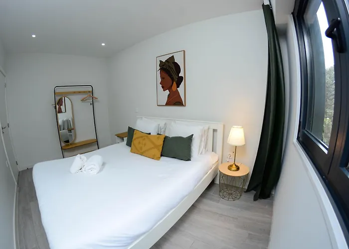 Travel And Live Apartments