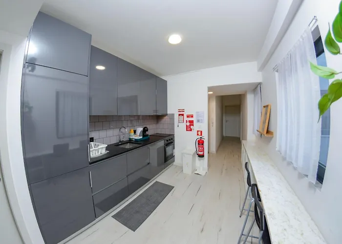 Travel And Live Apartments