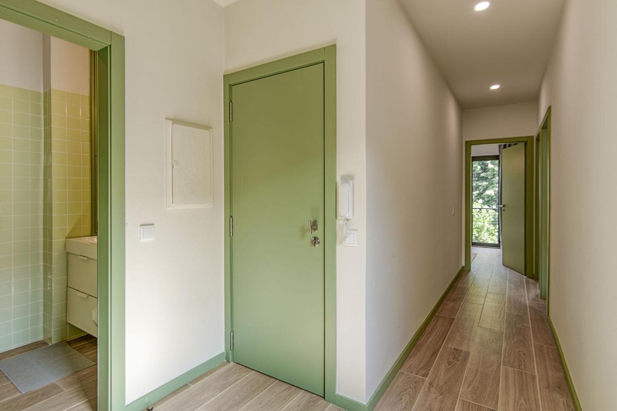 Travel And Live Apartment